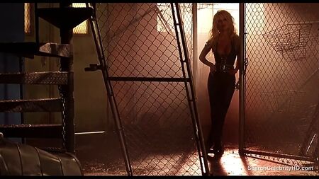 Pamela Anderson nuda - Barb Wire