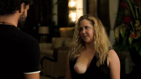 La tetta nuda di Amy Schumer