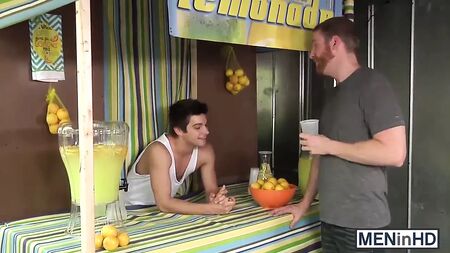 Johnny Rapid si fa scopare il suo culetto in pubblico