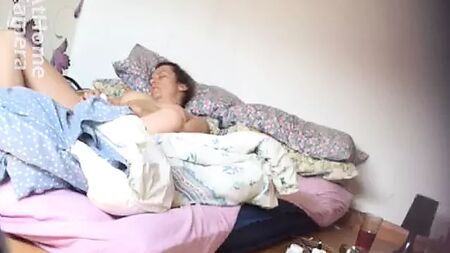 Moglie si masturba - Telecamera nascosta