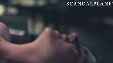 Shailene Woodley nuda in una scena di sesso in "Endings, Beginnings"