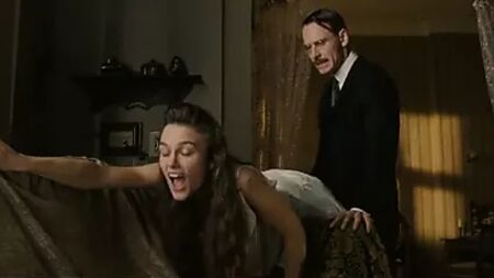 Keira Knightley sculacciata
