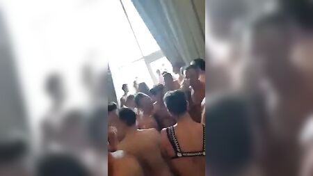 Festa orgiastica su una crociera gay