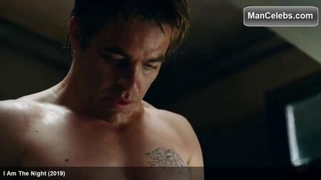 Chris Pine a torso nudo: un look sexy