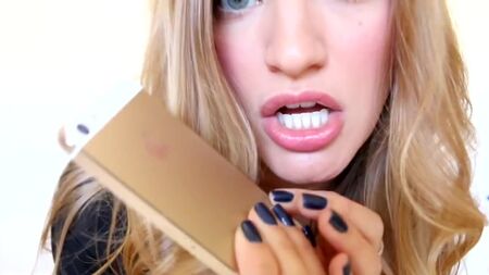 Justine Erazik (iJustine) balla il twerking