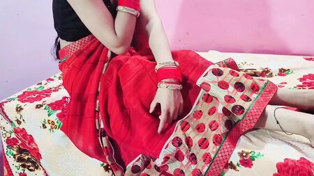 La bhabhi indiana fa sesso con il suo ragazzo davanti al marito (film porno)