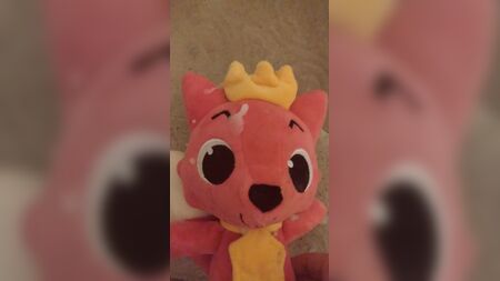 Eiaculazione sul peluche PinkFong