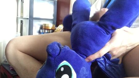 vieni con la mia pony di peluche Luna