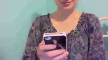 Una ragazza in webcam si spoglia