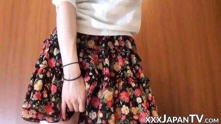 Donne amatoriali giapponesi che mostrano la figa in primo piano
