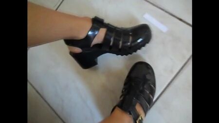 Melissa Petit Jolie ai piedi della ragazzina: sandali Jelly