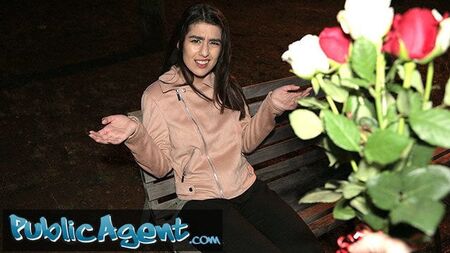 La pornostar Aaeysha si fa scopare il giorno di San Valentino