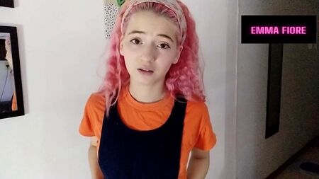 La babysitter mi succhia il cazzo e io le vengo in bocca (POV)