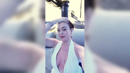 Lindsay Lohan (scollatura) – Scivolo del capezzolo