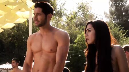 La scena in cui Aimee Garcia appare nuda in "Lucifer" su ScandalPlanet.Com