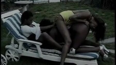 Video di donne di colore che si praticano sesso orale a vicenda