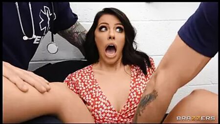 Adriana Chechik - Squirt d'emergenza. VIDEO COMPLETO SU MyPornMate