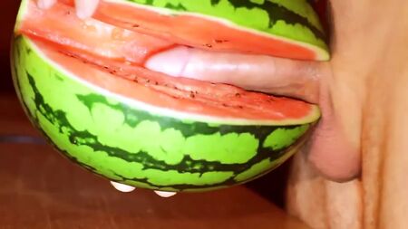 scopata con la frutta e autoingoiata - il meglio arriva dopo l'orgasmo