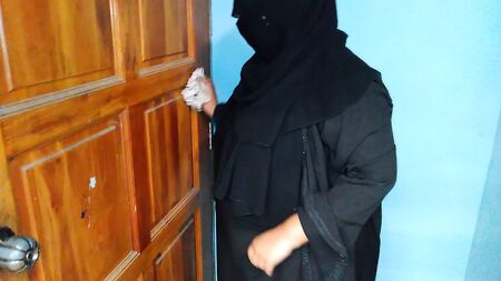 Un vicino ha costretto una signora di 55 anni ad avere rapporti sessuali in un'impresa di pulizie - Sesso tamil