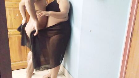 (Il padrone si è scopato per bene la sua bella domestica indiana) La mia nuova domestica, bella e sexy - Tette grandi e culo grosso - Video amatoriale