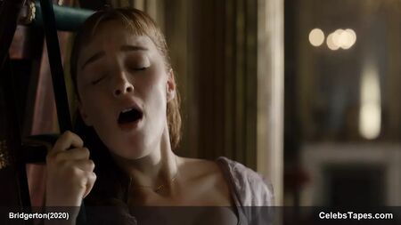 Il video hard di Phoebe Dynevor