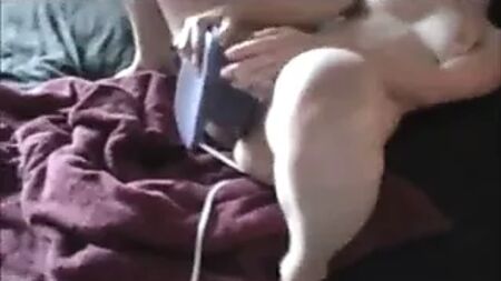 Sonya annoda il dildo Xar