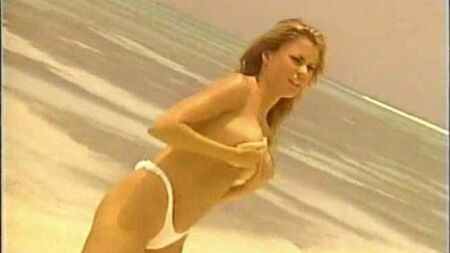Sofia Vergara in bikini e in topless per il calendario su ScandalPlanet