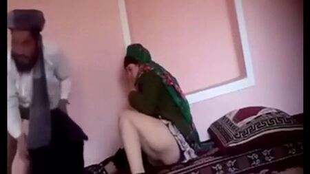 Sesso con una mamma matura e formosa, una donna sposata con il velo, sesso in famiglia