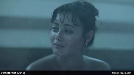 Ella Purnell in topless e scene erotiche dal film