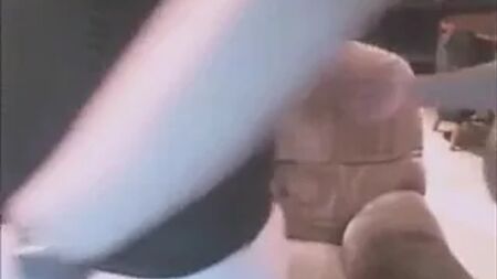 Lui le ha presentata la sua ragazza e ora lei lo ha lasciato per un suo amico