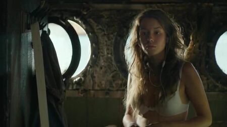 Irina Starshenbaum - Chyornaya voda (2017) Scena di sesso