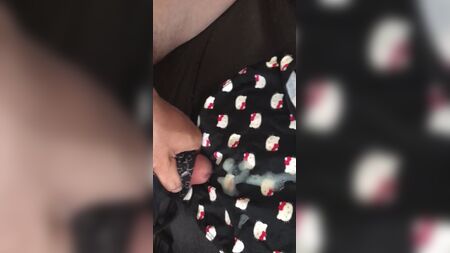 Indossa un bikini con la scritta "Hello Kitty"