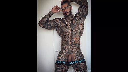 Tatuaggio sexy, muscoli scolpiti e cazzo grosso: Leon Yaki (Yaki boy)