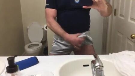 Masturbarsi in boxer di seta