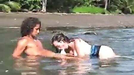 Nikki Fritz: pompino hardcore e sesso su una spiaggia della Costa Rica
