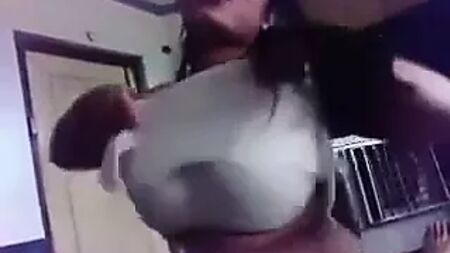 sesso bollente con il suo ragazzo in una camera d'albergo a Lahore