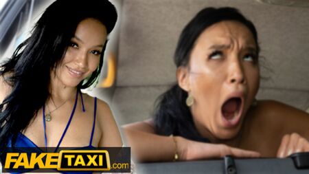 Fake Taxi - La ragazza in bikini Asia Vargas si spoglia sul sedile posteriore del taxi, per la gioia dell'autista