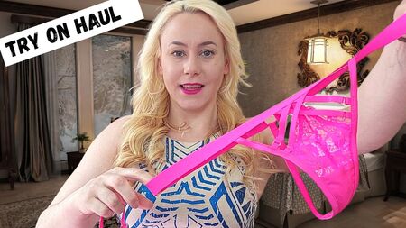 Un video con la prova di reggiseni "Peek a boo" insieme a Michellexm