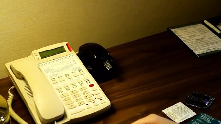 La prostituta transessuale Lora e un ragazzo vergine