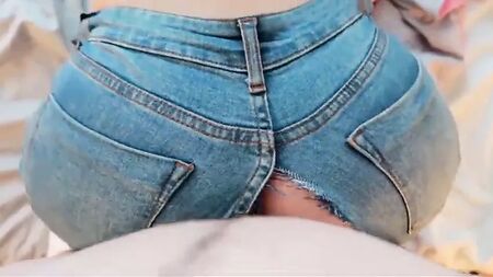 Bel culo, culo sodo scopato in jeans strappati