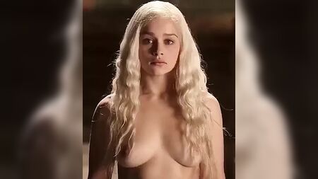 Il sedere di Emilia Clarke in loop