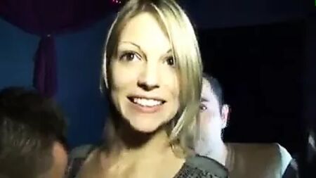 Foto profilo: donna felice e sorridente