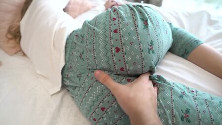 Smettila di dormire, è ora di impastare la figa
