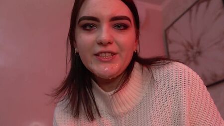 E su una bocca delicata, delicatamente, è rimasta una traccia d'amore