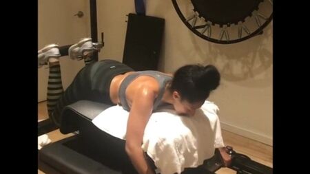 Raccolta di video di Tracee Ellis Ross mentre si allena