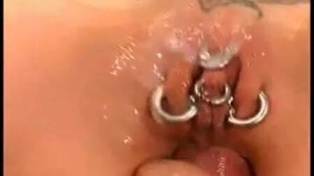 Coppia sexy e tatuata