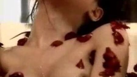 La ragazza asiatica perfetta