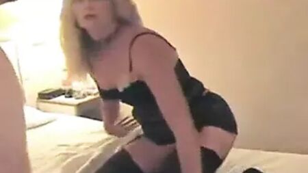 marito effeminato / moglie dominatrice matura (cuckold)