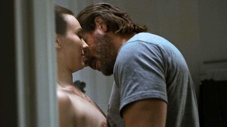 Aliette Opheim nuda in una scena di sesso tratta dal film "Hassel" su ScandalPlanet.Com