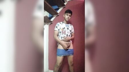 ragazzo adolescente si masturba